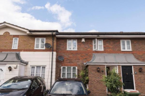 Modern & Spacious - Walk to London ExCEL- Parking